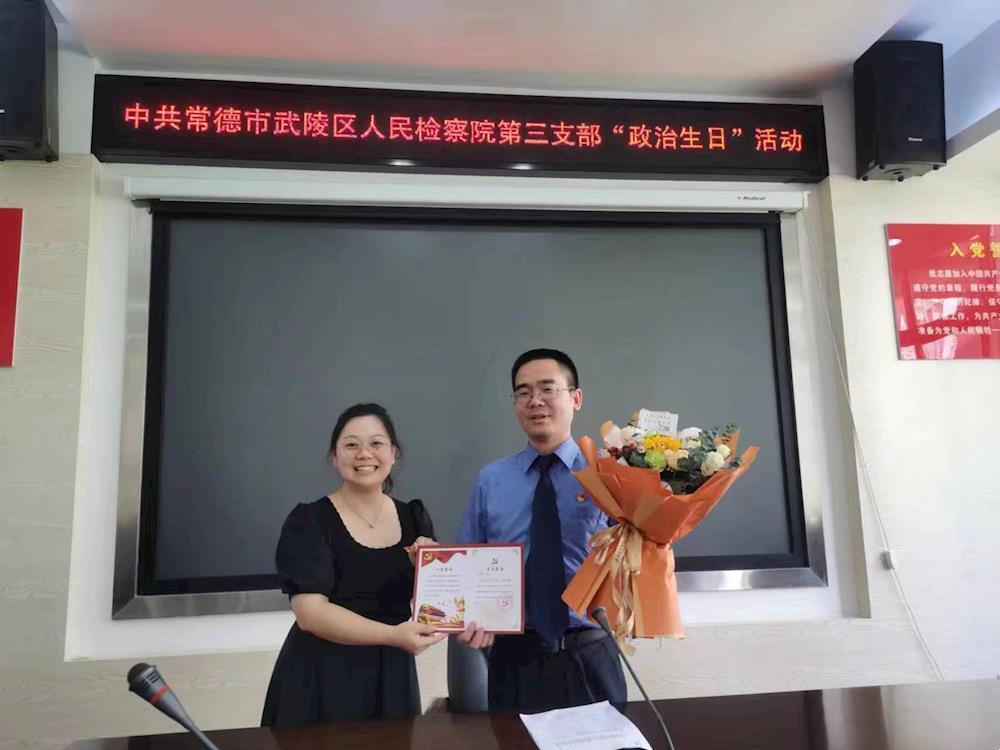 cfcc08df498743b8b8cb0c2fc3e39b14.jpg