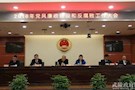 他们将沉甸甸的廉政建设责任状交到了检察长手中