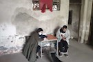 我院结对帮扶责任人“九看”贫困户 全力以赴打赢脱贫攻坚战